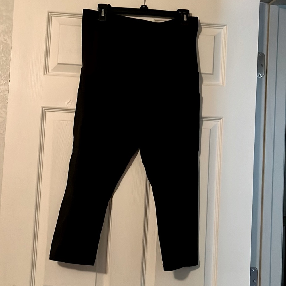 WOMEN’S MATERNITY LEGGING CAPRIS : SIZE LARGE